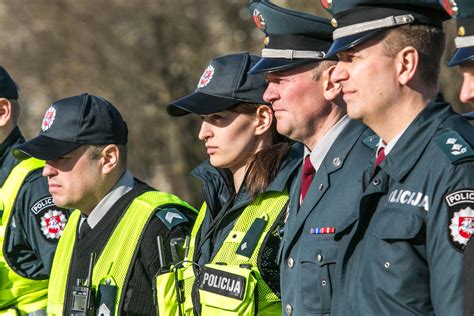 Šalies Policijos Pareigūnams Didės Atlyginimai Ir Kokybiškas