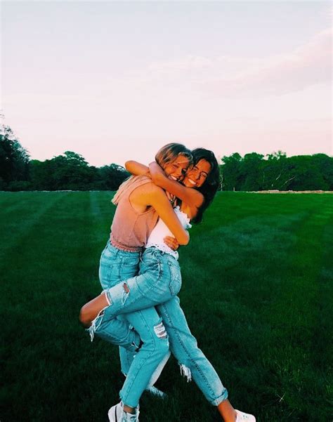 𝐩𝐢𝐧𝐭𝐞𝐫𝐞𝐬𝐭 𝐨𝐫𝐥𝐱𝐧𝐞𝐯𝐥𝐲♡ Friend Photoshoot Best Friend Pictures Best Friend Photoshoot