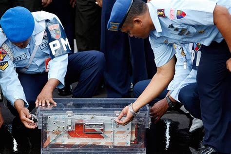 Equipes Recuperam Segunda Caixa Preta De Avião Da Airasia Exame