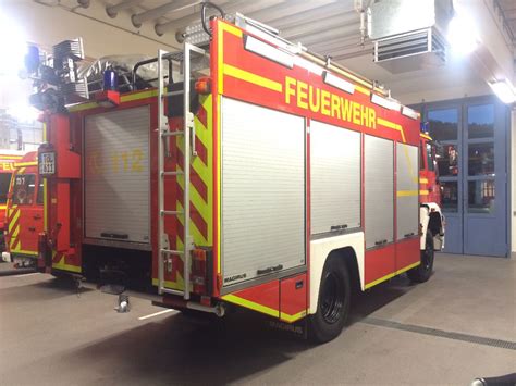 Neues Einheitliches Fuhrparkdesign Der Feuerwehr Bad T Lz Design Blog