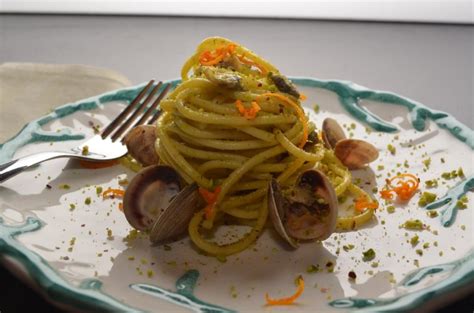 Inguaribile Viaggiatore Ricetta Spaghetti Alle Vongole E Pistacchio