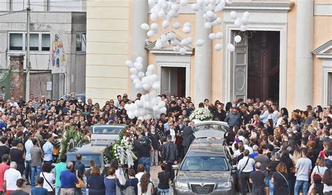 Incidente Di Guanzate Folla E Commozione Ai Funerali Di Michele E