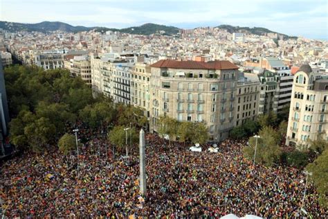 Manifestaci Massiva Al Centre De Barcelona Per Rebutjar La Sent Ncia