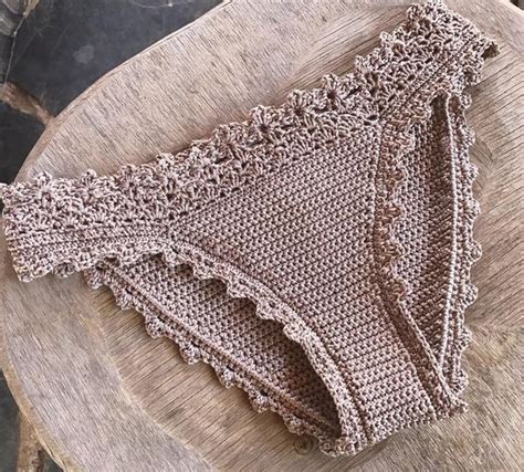 Kufer Z Artystycznym R Kodzie Em Bikini I Stroje K Pielowe