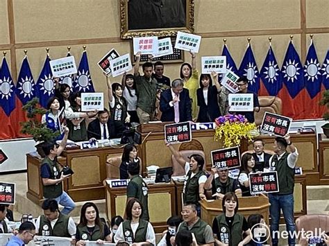 侯友宜請假 新北議會大亂鬥 議長宣布書面報告遭綠圍剿 新頭殼 Line Today