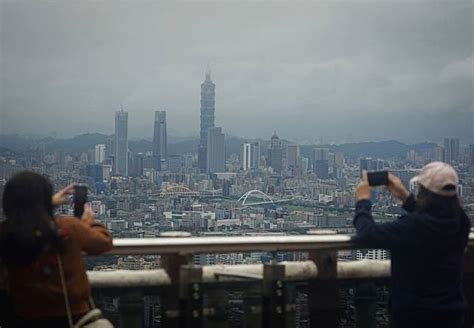 鋒面影響 中部以北防大雨（3） 圖 中央通訊社 Line Today