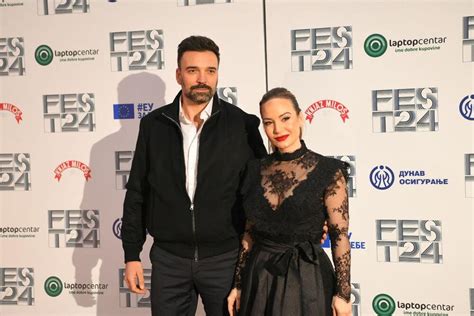 Bluza Suknja Jelene Toma Evi Na Premijeri Filma Jorgovani Na Fest U