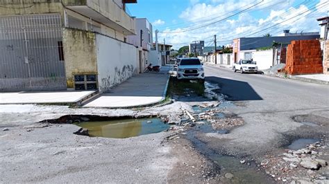 Moradores Reclamam De Transtornos Causados Por Cratera Em Rua Do Parque