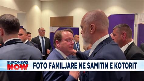 Vu I Para Kurti Rama Mbrapa Far Ndodhi Gjat Fotos Familjare N