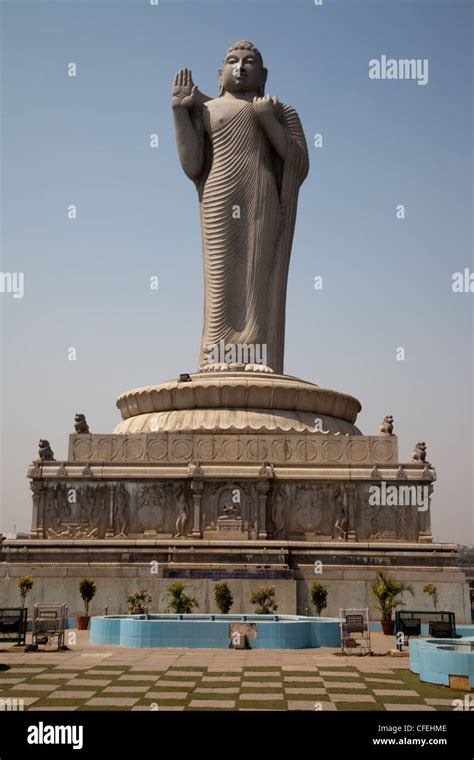 Hussain Sagar Buddha Hi Res Stock Photography And Images Alamy