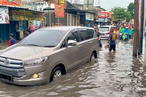 Rahasia Mobil Terobos Banjir Dijauhi Karat Cukup Pakai Jurus Semprot