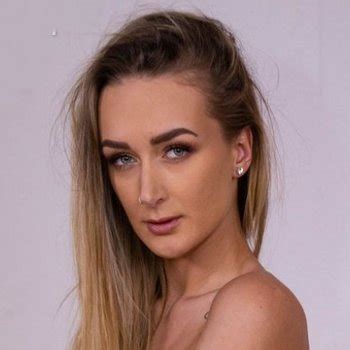 Elena Lux Babe Page Watch This Pornstar On Freeones