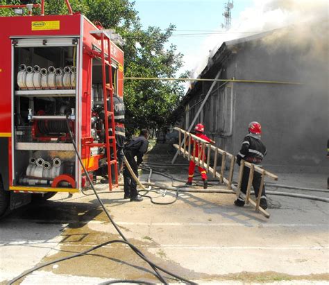 Agenda Pompierului Incendiu De Propor Ii La Liceul Agricol Din Urziceni