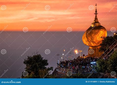 Golden Rock Kyaiktiyo Pagoda Myanmar Stock Image Image Of Sunset