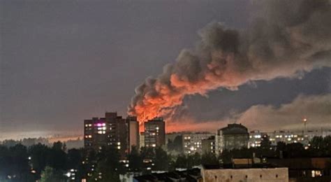 Kłęby dymu nad Jarosławiem Potężny pożar w Rosji Świat PR24 PL