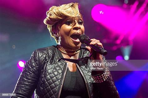 Itunes Festival 2014 Mary J Blige Photos And Premium High Res Pictures Getty Images