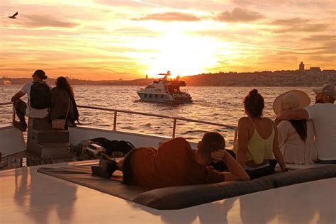 Istanbul Bosphorus Sunset Cruise On Luxury Yacht