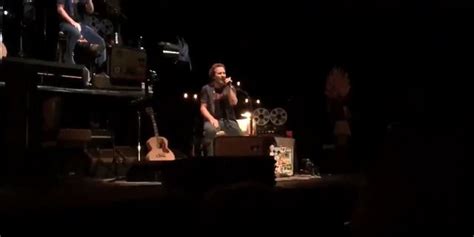 WATCH: Eddie Vedder Covers Chris Cornell's "Seasons" | Z 92