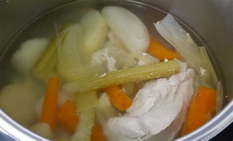 Cómo Hacer Un Buen Caldo De Pollo Maripo