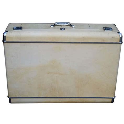 Vintage Wheary Suitcase For Sale On 1stdibs Wheary Luggage Wheary