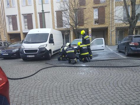 Kigyulladt Egy Aut A Nagy Llom S El Tti Parkol Ban Szegeder