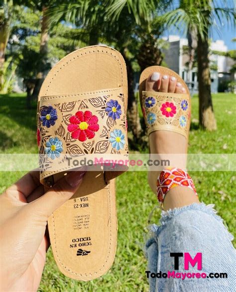 Huaraches De Piso Mujer Color Tan Con Tipo Sandalia Flores Bordadas Y