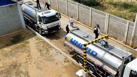 Uno De Los Carrotanques De La Guajira Enterrado En La Arena