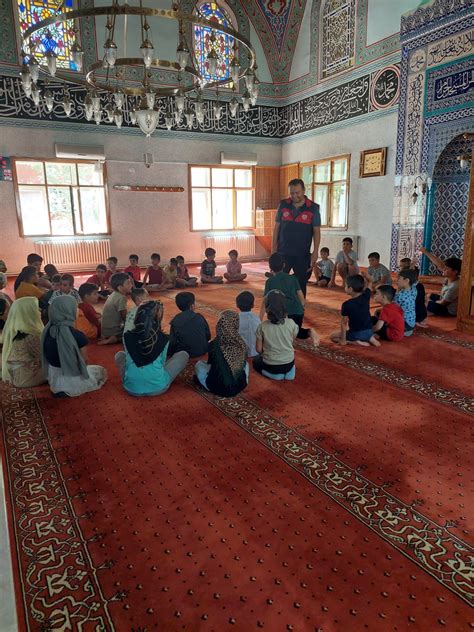 Muş Merkez Yeni Camii sinde Kur an Kursu eğitimi alan çocuklara112 Acil