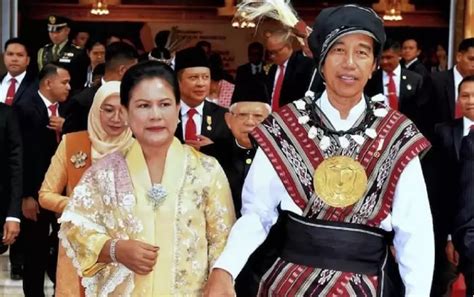 Mengenal Baju Adat Tanimbar Yang Dipakai Jokowi Dan Iriana Saat Sidang