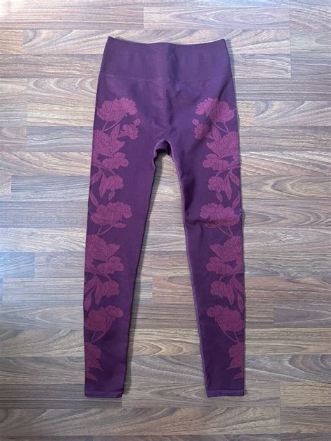 Fabletics Rosette High Waisted Seamless Leggings Maroonred Size Medium