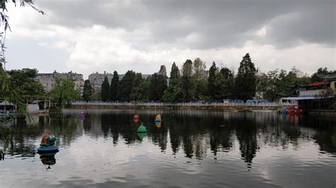 Green Lake Park and Yunnan University : Kunming China | Visions of Travel