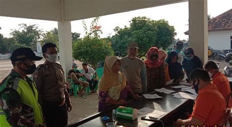 Monitoring Polsek Pedes Dalam Giat Penyaluran Bst Polres Karawang