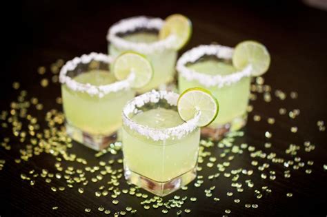 It's 'Rita Time! How to Make Slim & Sparkling Lemon-Lime Margaritas! | Cocktails | 30Seconds ...