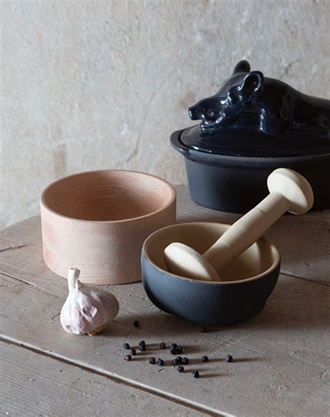 Mortar and pestle with wooden base | L'Atelier Paris Haute Design