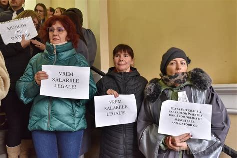 Grefierii Din Bihor Au Intrat In Protest Pe Termen Nelimitat Participa