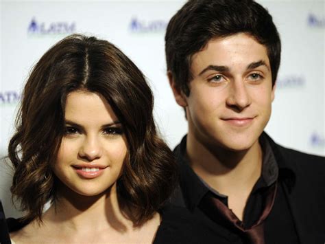 Estos Son Los Novios De Selena Gomez