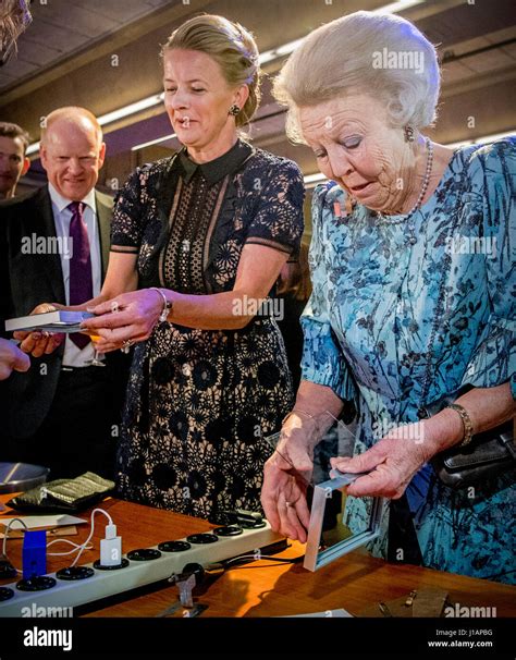 Prinzessin Beatrix Und Prinzessin Mabel Von Den Niederlanden Besuchen