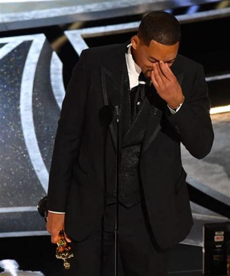 I Hope The Academy Invites Me Back Will Smiths Tearful Apology