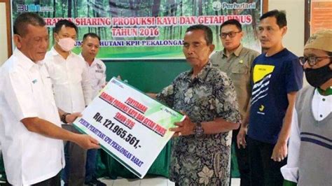 Perum Perhutani Kph Pekalongan Barat Serahkan Sharing Produksi Kayu Dan