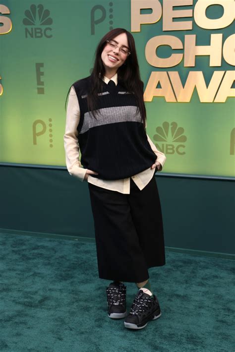 Billie Eilish Debuts New Hair At Peoples Choice Awards And Fans Are
