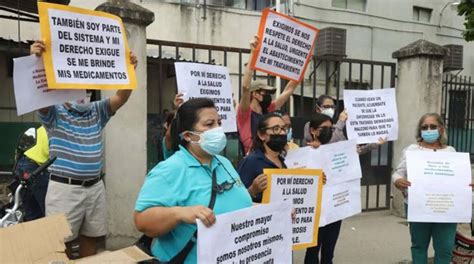 Pacientes de esclerosis múltiple protestan ante la falta de