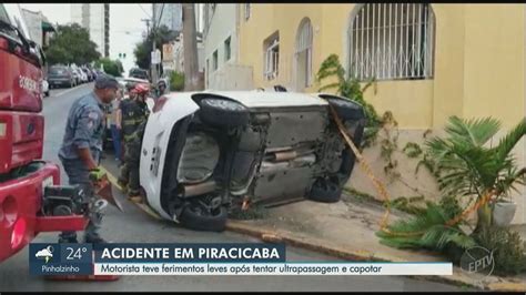 Carro Tomba Ap S Ser Atingido Por Caminhonete No Centro De Piracicaba