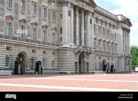 Royal Garden Party Buckingham Palace Hi Res Stock Photography And