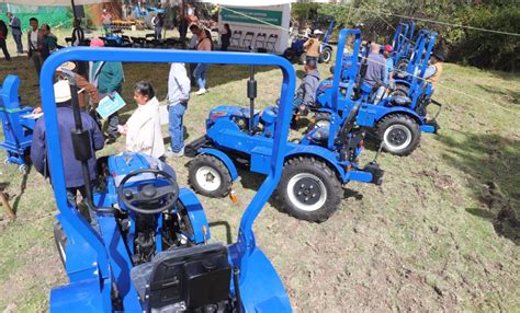 Entrega Sedea Tractores A Productores De Huimilpan