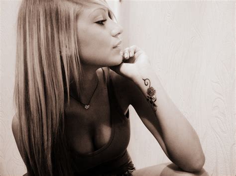 Women Tattoo Blonde Cleavage Wallpaper Coolwallpapers Me
