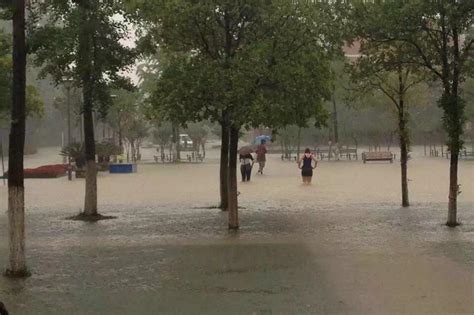 图集直击 全国多地暴雨：南京全城看海，湖北咸宁断水断电快看澎湃新闻 The Paper