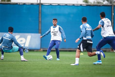 Confira fotos do treino do Grêmio nesta terça feira Gazeta Esportiva