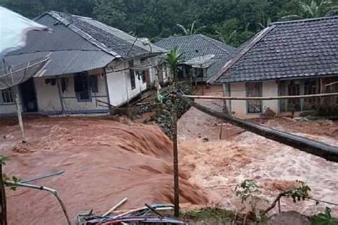 Banjir Dan Tanah Longsor Landa Cianjur