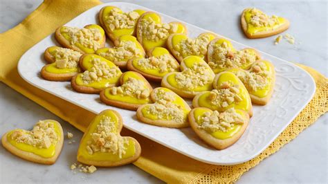 Biscotti Mimosa La Ricetta Dei Frollini Glassati Per La Festa Della Donna