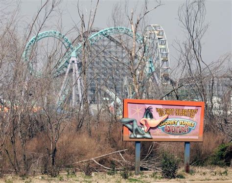 Abandoned Six Flag New Orleans Photos Eerie Photos Of Still Abandoned Six Flags Follo